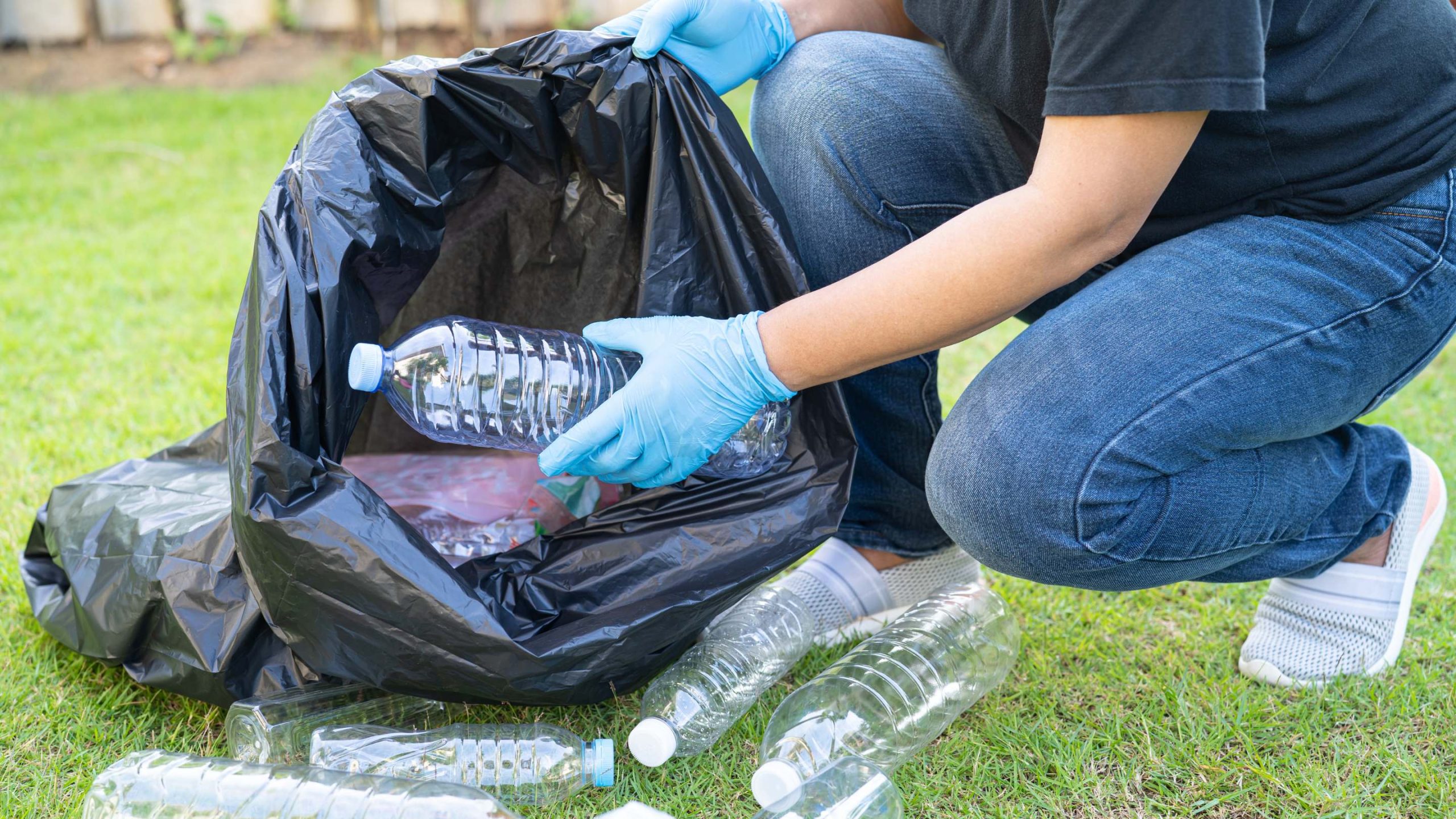 bouteilles de plastique jetables - déchets - pollution