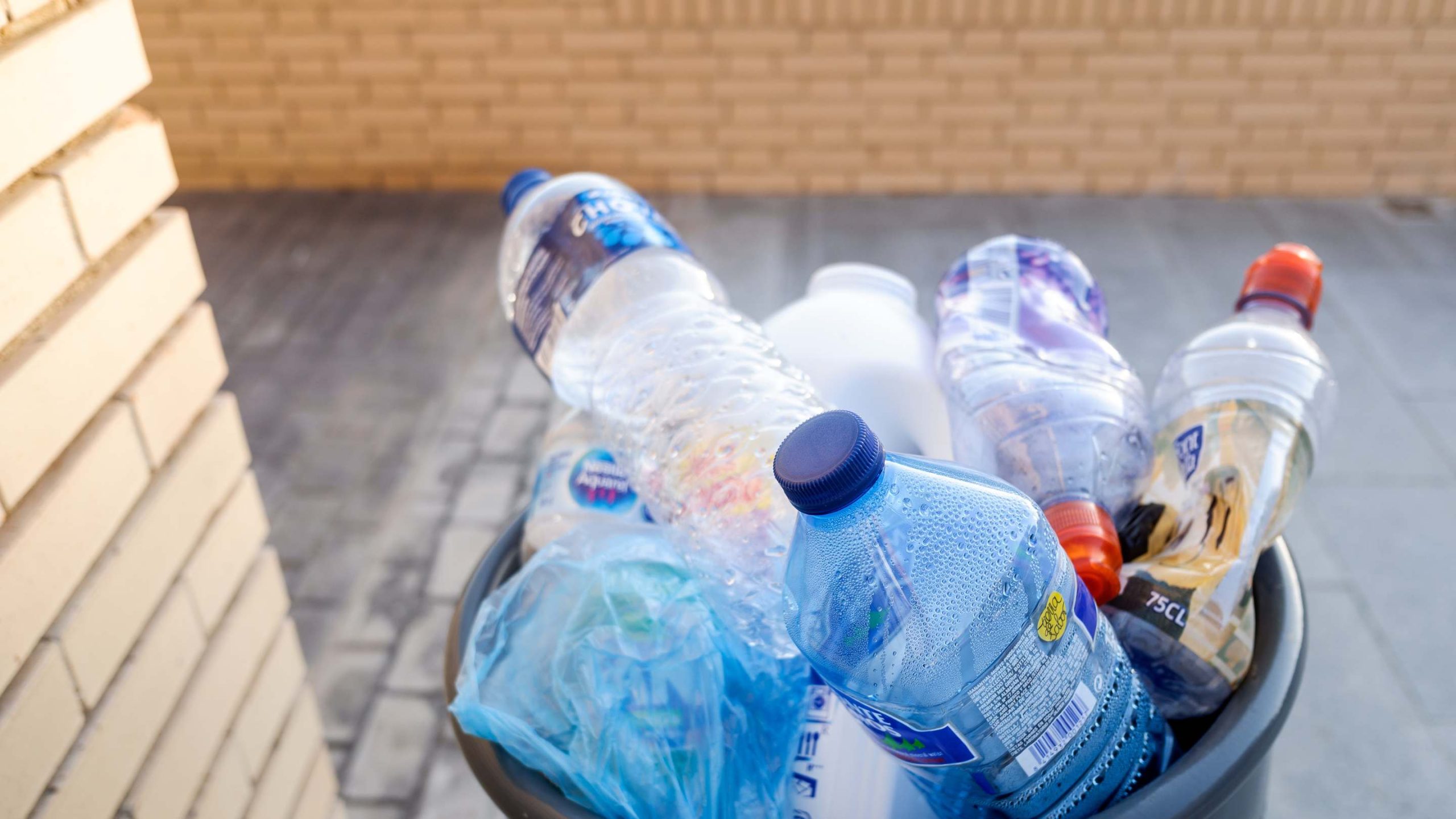 Pollution plastiques jetables