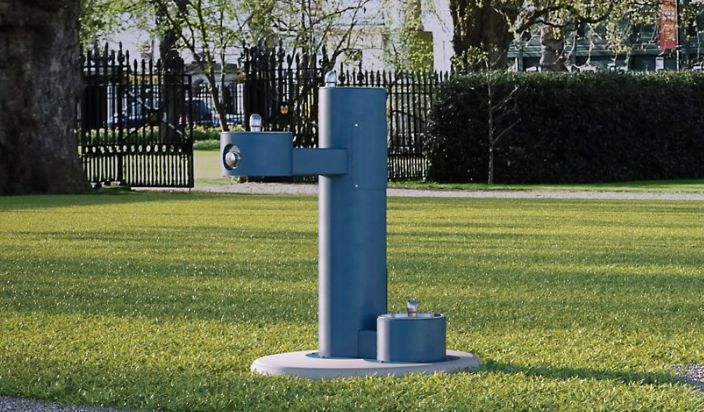Outdoor drinking fountain for parks, school yards and other outdoor areas