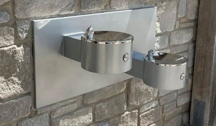 Outdoor drinking fountain without bottle filler