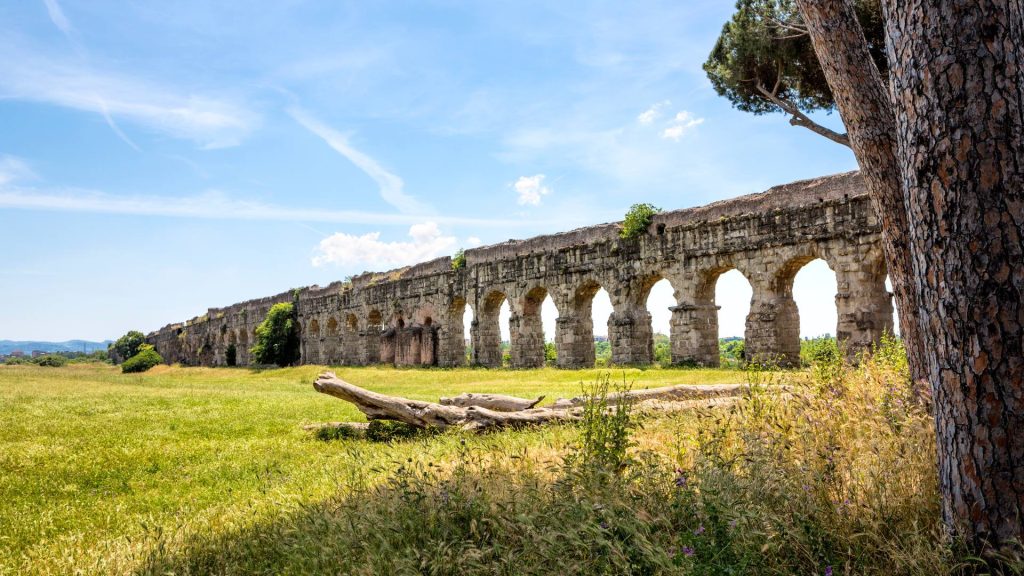 Aqua Julia Rome Italy premier aqueduc lieu historique Sani Fontaines 00