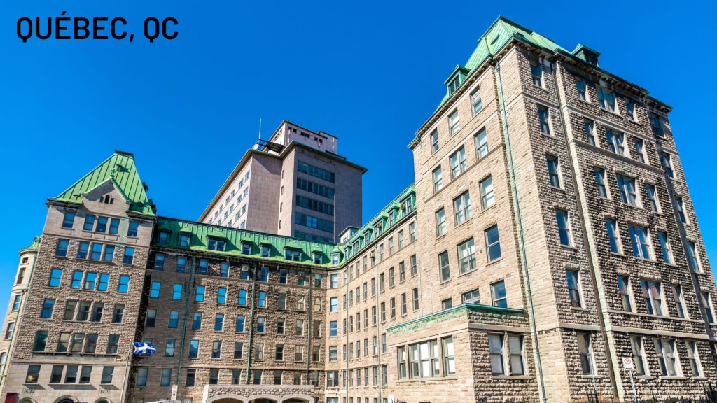 Edifice historique Canadien Hopital Hotel Dieu a Quebec 00
